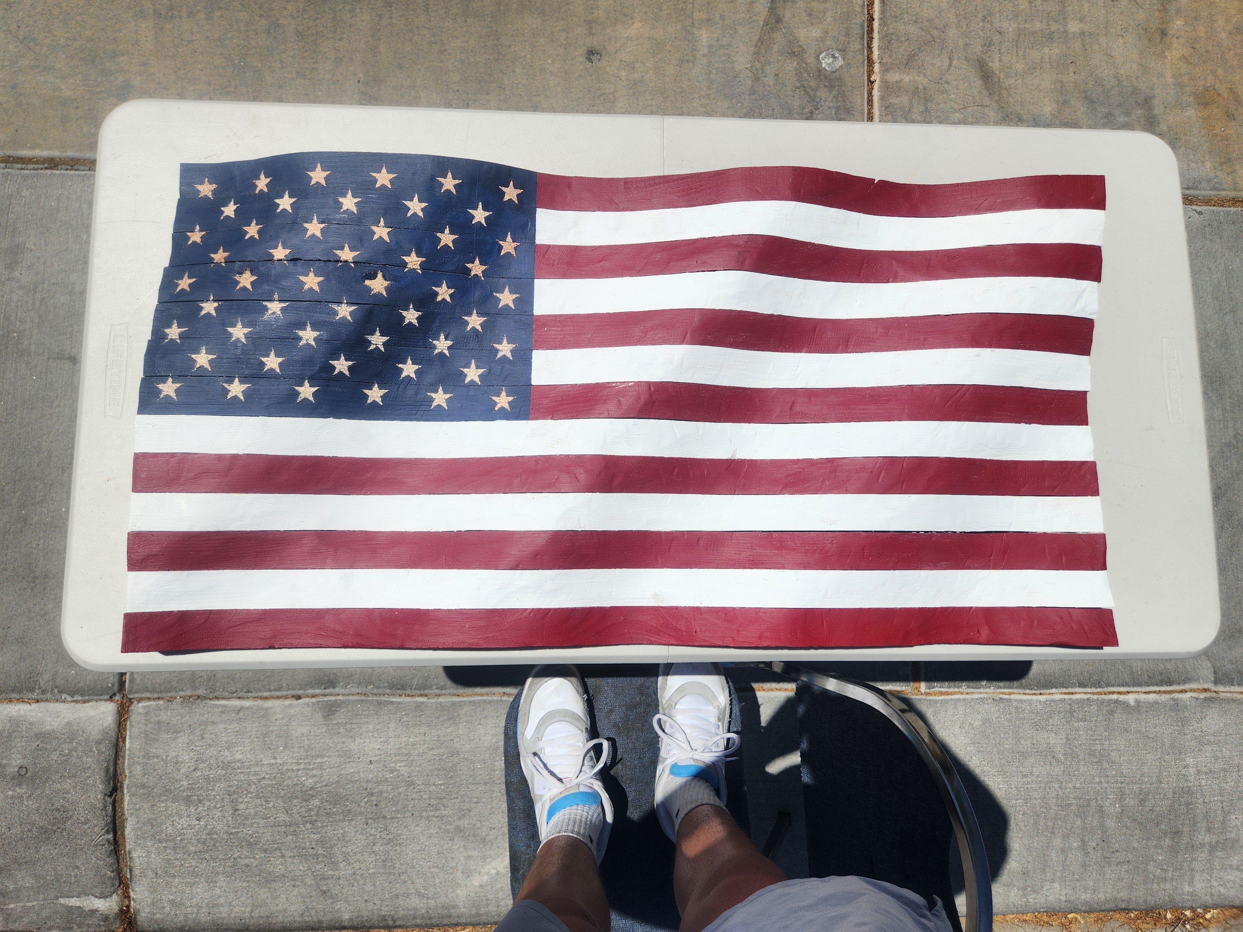 White stripe wavy flag
